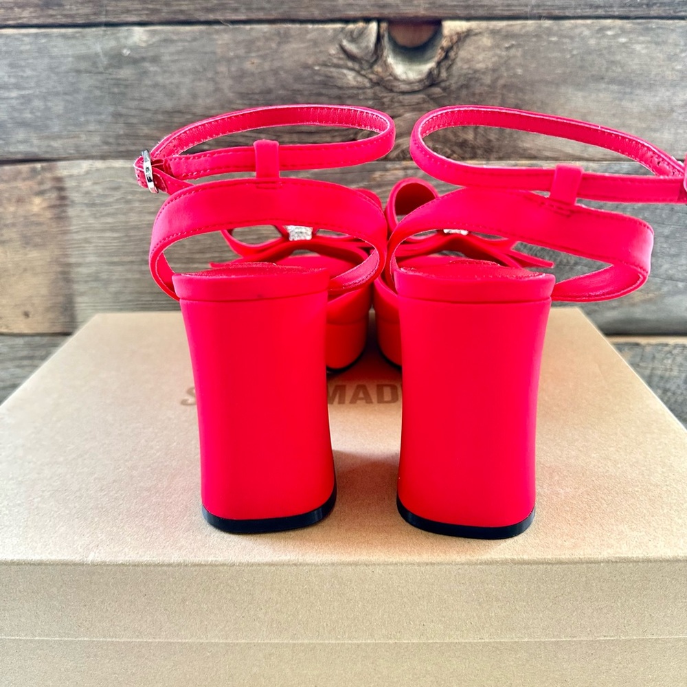 STEVE MADDEN | Aerin Vibrant Red Platform Block Heels - Picture 4 of 8